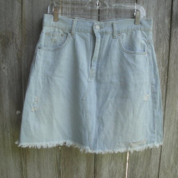 NEW Dr. Denim Skirt Size Large high rise denim with raw hem in light wash blue - Picture 2 of 5